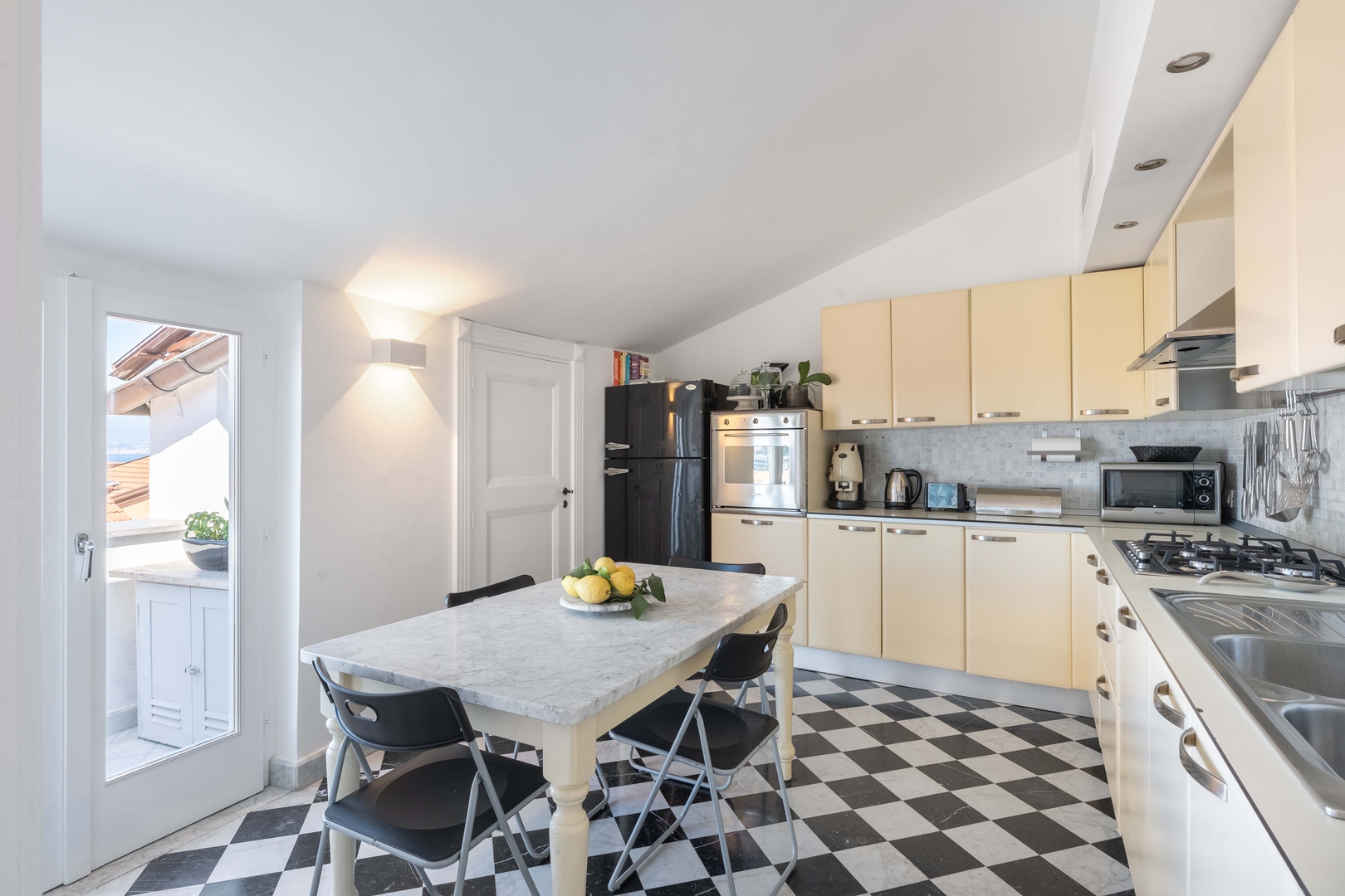 Casa Il Tetto - central apartment 12 Villas in Italy