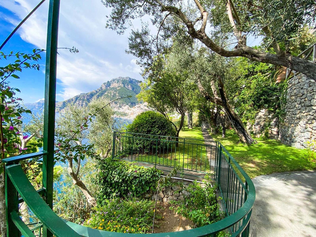 Villa Affascinante - Villa with direct sea access 64 Villas in Italy