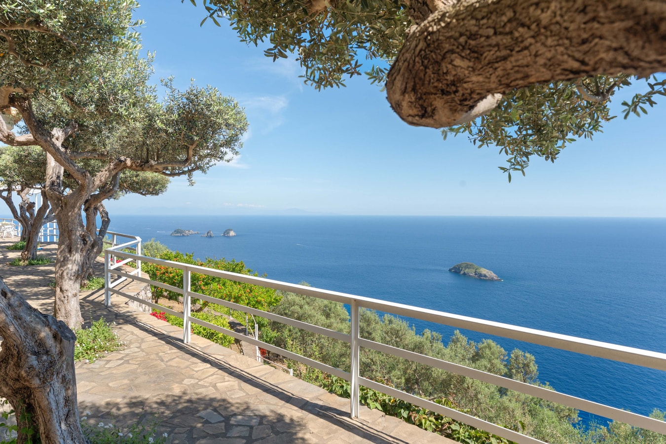 Villa Silenzio, Secluded Retreat with Sea Views 39 Villas in Italy