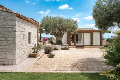Tenuta Del Sole, elegant Sicilian estate 78 Italian Breaks