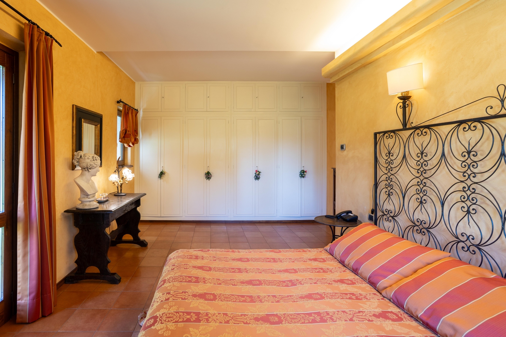 Villa Elegante 24 Villas in Italy