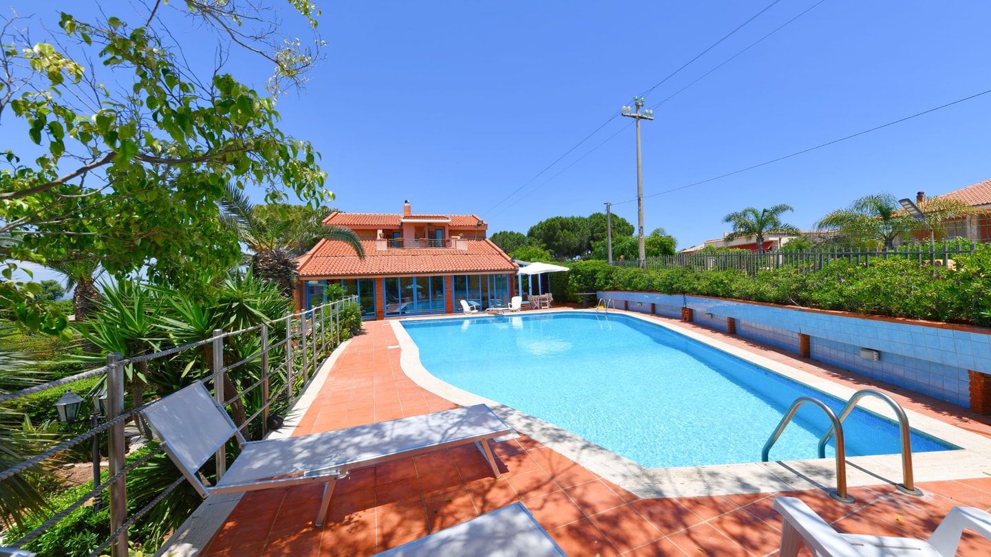 Villa Terra Di Luce, Mediterranean Charm near Syracuse 1 Villas in Italy