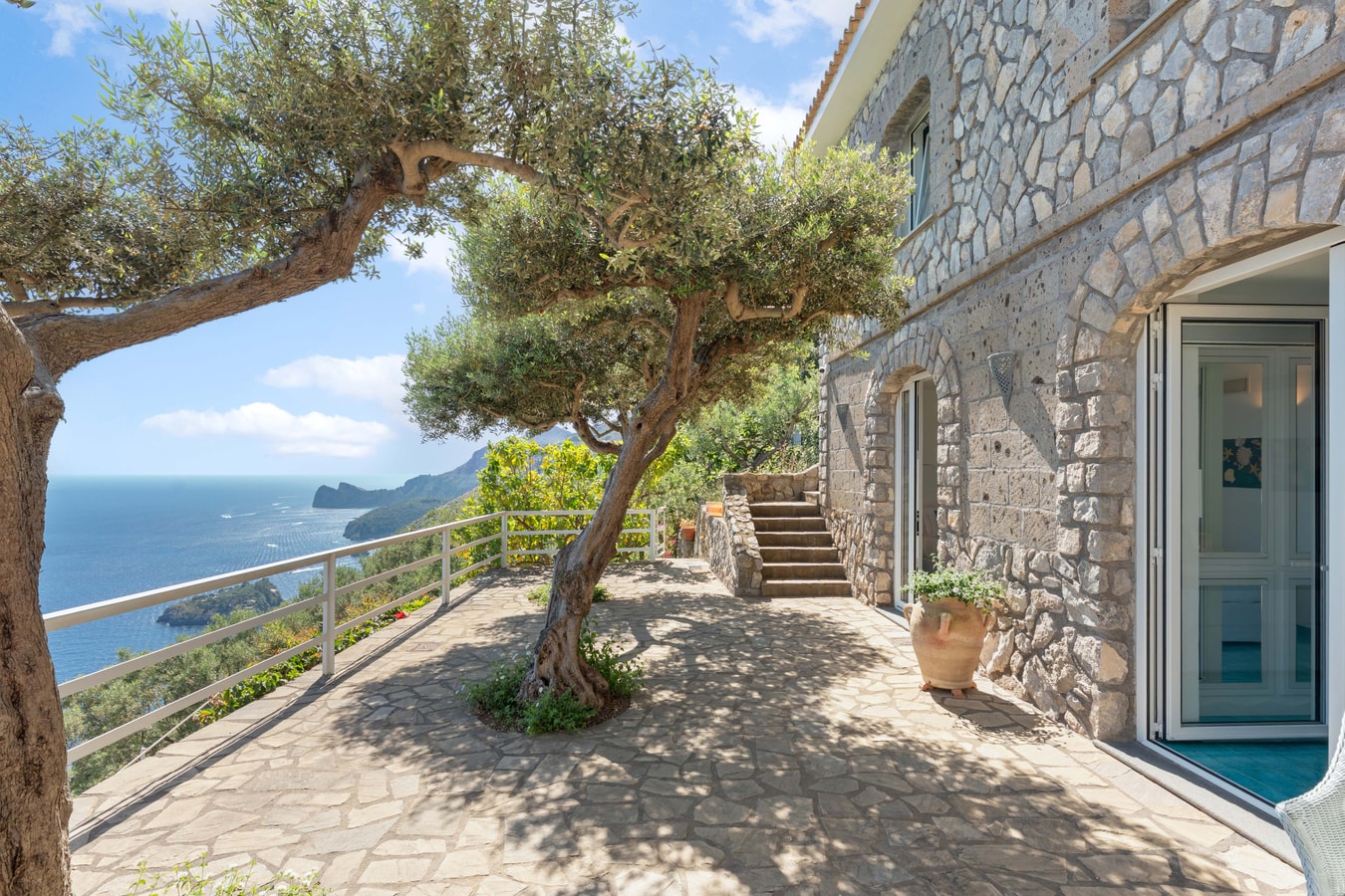 Villa Silenzio, Secluded Retreat with Sea Views 38 Villas in Italy
