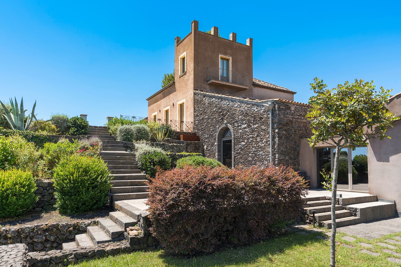 Villa Etnea - Private villa with pool and jacuzzi 56 Villas in Italy