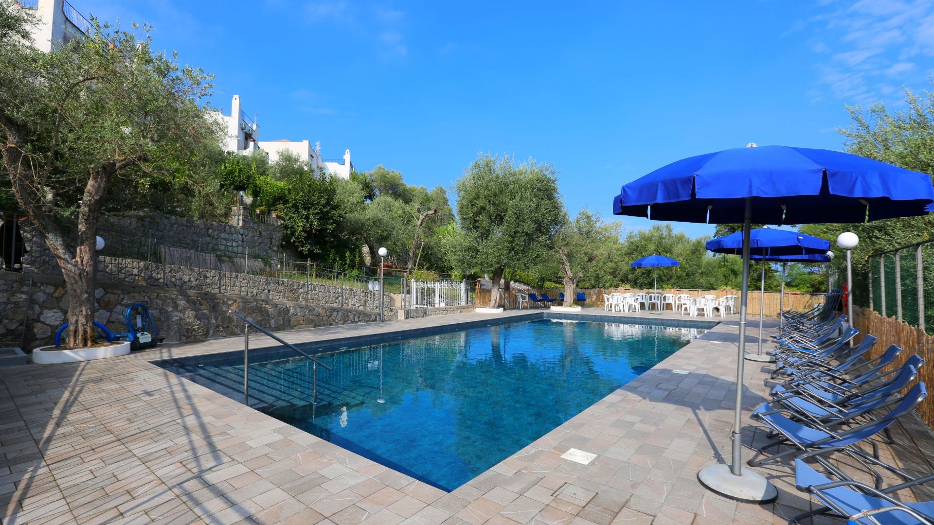 Villa Priora with shared pool 44 Villas in Italy