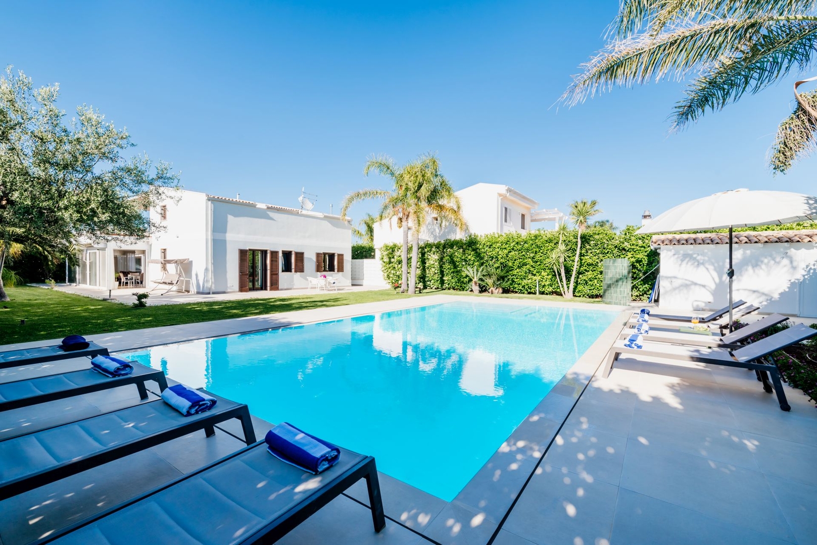 Villa Marbella, a short walk from the beach 20 Villas in Italy