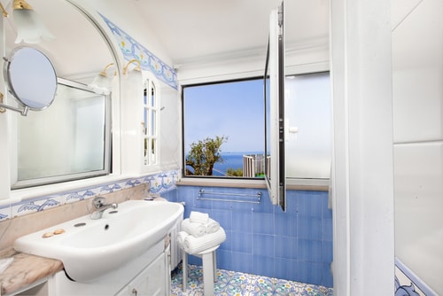 Villa Bionda, with sea views and private pool 28 Villas in Italy
