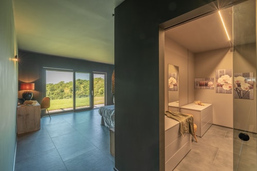 Villa Il Lago, Retreat with Heated Infinity Pool 20 Villas in Italy