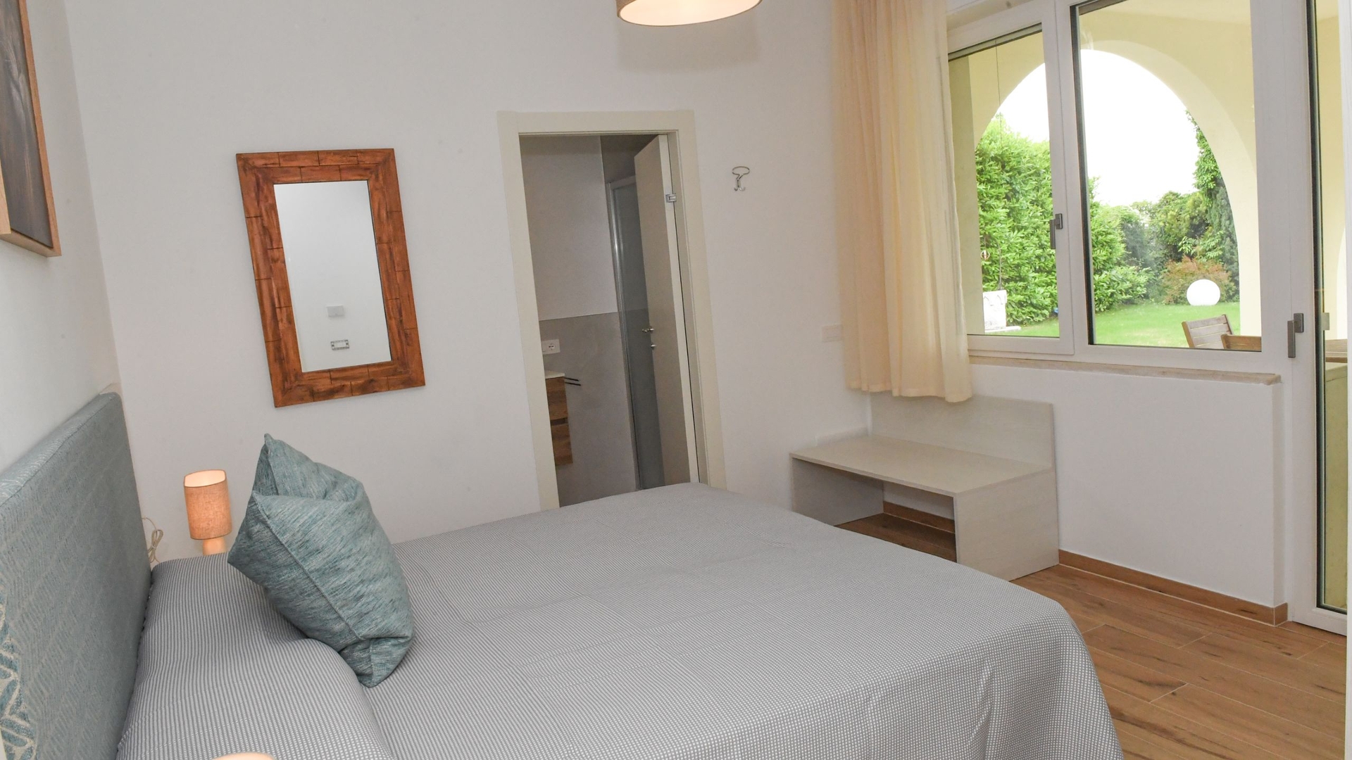 Villa Menestrella - private with swimming pool and lake views 10 Villas in Italy