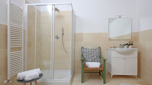 Villa Cadenza - Private villa with lake views 23 Villas in Italy