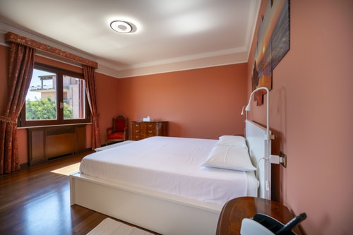 Villa Siracusa, in town centre 26 Villas in Italy