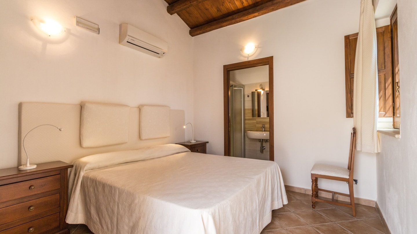 Villa Vista Serena, Traditional Estate in Rural Modica 30 Villas in Italy