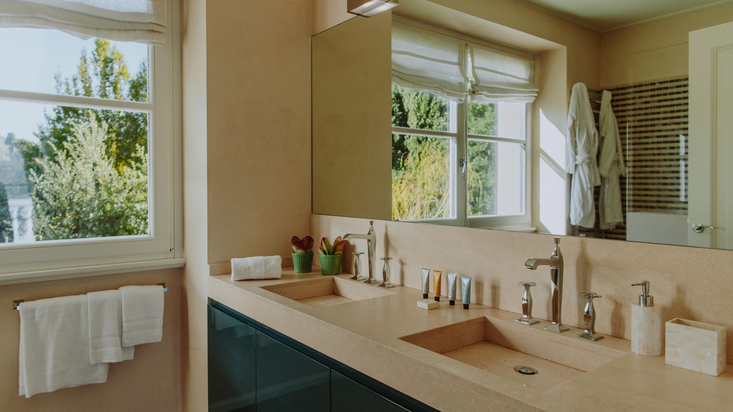 Villa Acquabella with lake views and pool 32 Villas in Italy