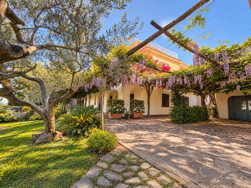 Villa Donatella, Ideal For Large Groups 47 Villas in Italy