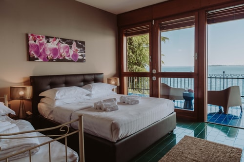 Villa Nilda - Private lakefront property with pool 28 Italian Breaks
