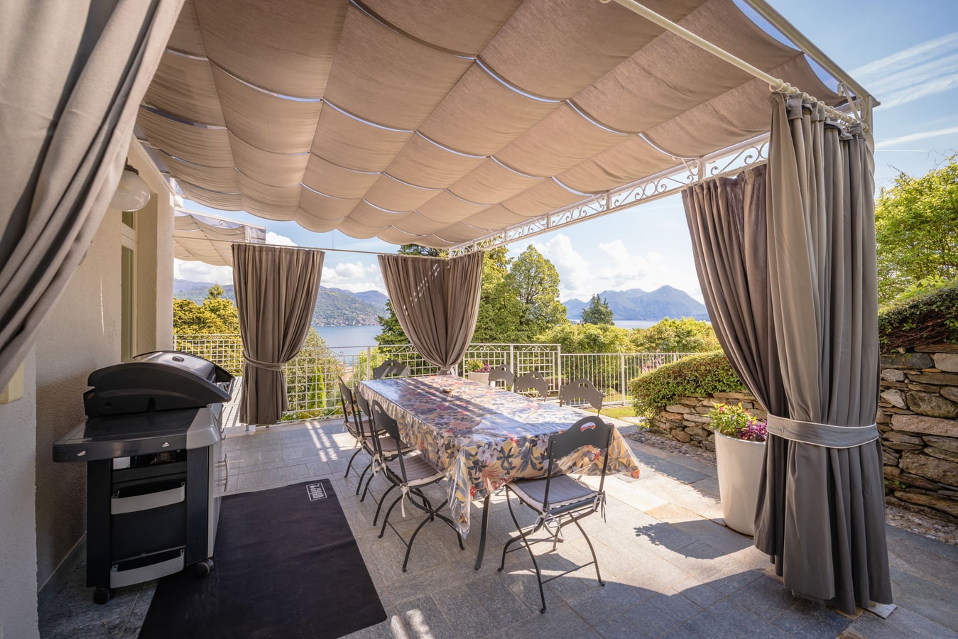 Villa Alvino, large family villa by the lake 2 The Prestige Villa Collection