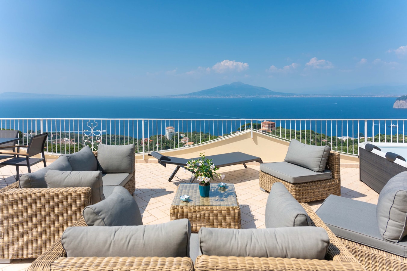 Villa Carlotta, with private pool and sea views Villas in Italy