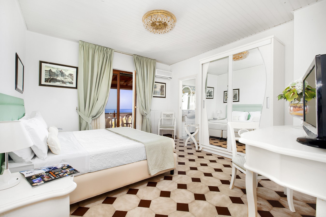 Villa Bionda, with sea views and private pool 18 Villas in Italy