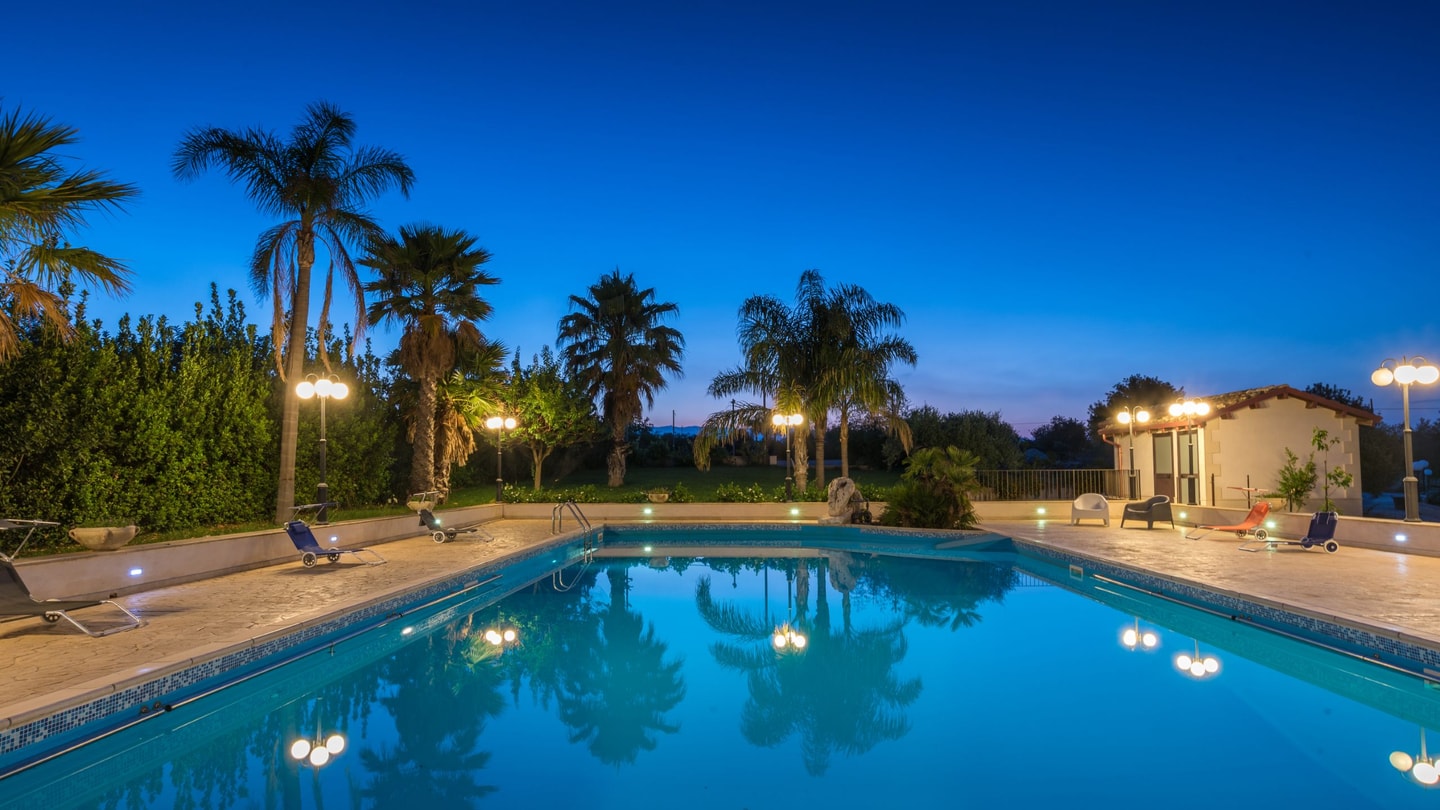Villa Vista Serena, Traditional Estate in Rural Modica 3 Villas in Italy
