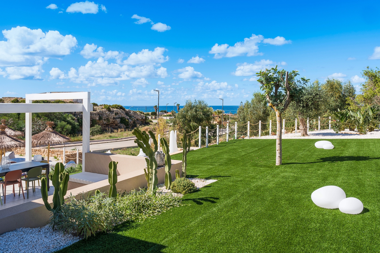 Stunning modern villa near the sea 34 Villas in Italy