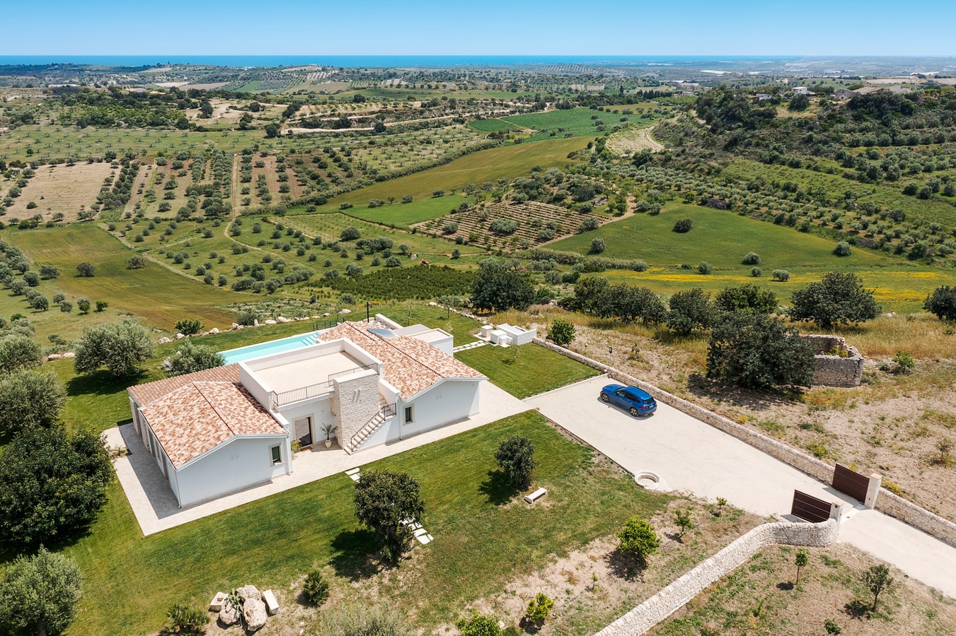 Villa Nivura, Minimalist Elegance Amid the Olive Groves 39 Villas in Italy