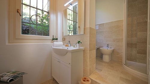 Villa Cadenza - Private villa with lake views 26 Villas in Italy
