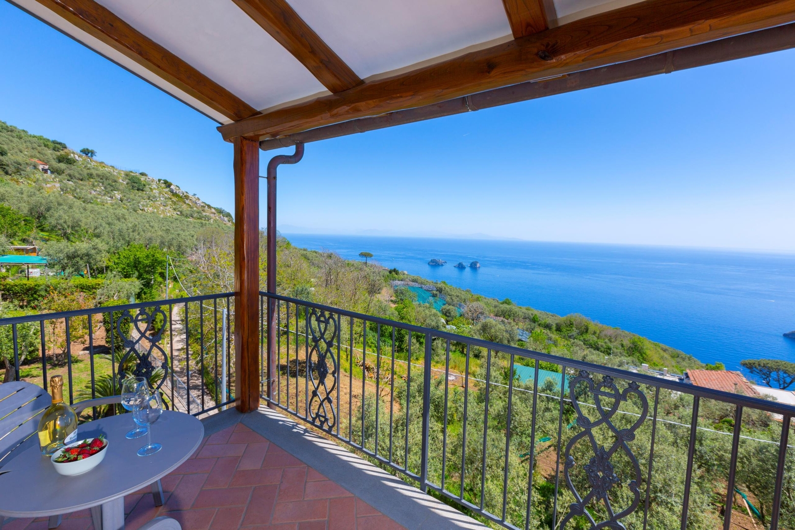 Casa dei Limoni - peaceful retreat with sea views 34 Villas in Italy