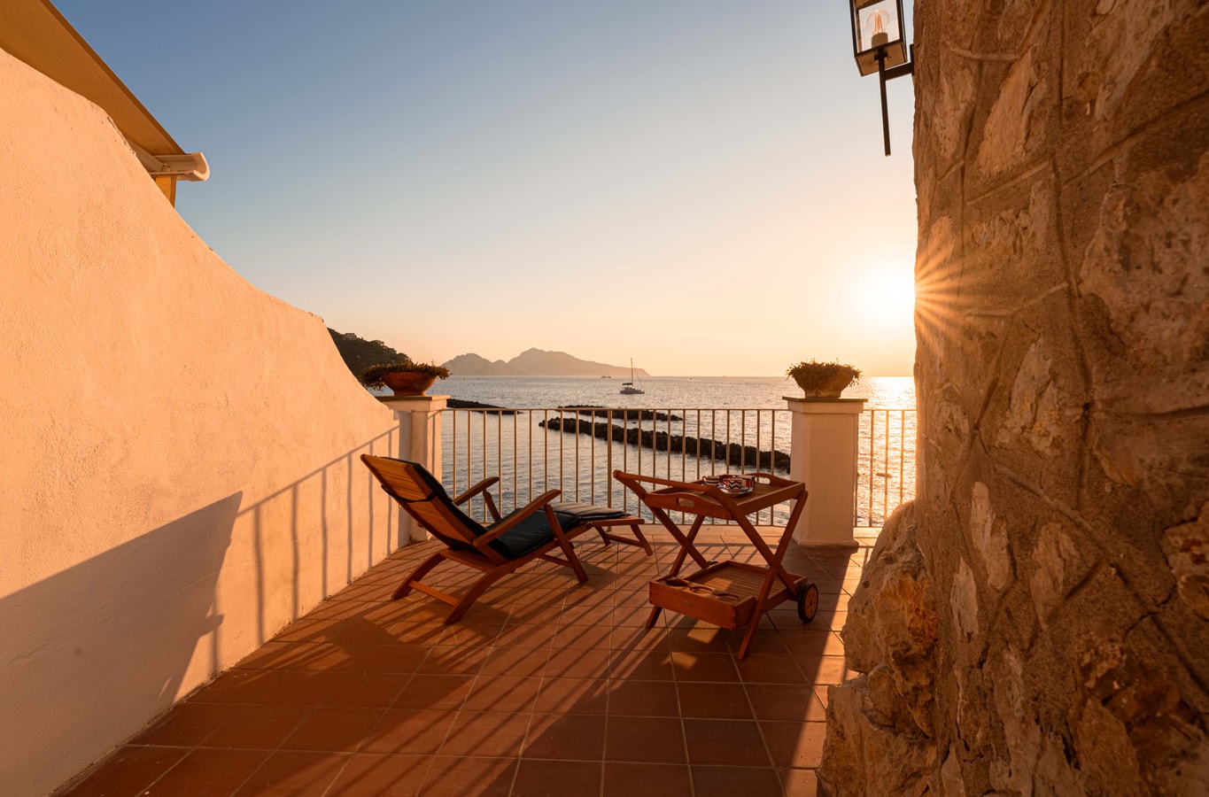 Casa Scogliera, Seafront House with Terrace 22 Villas in Italy