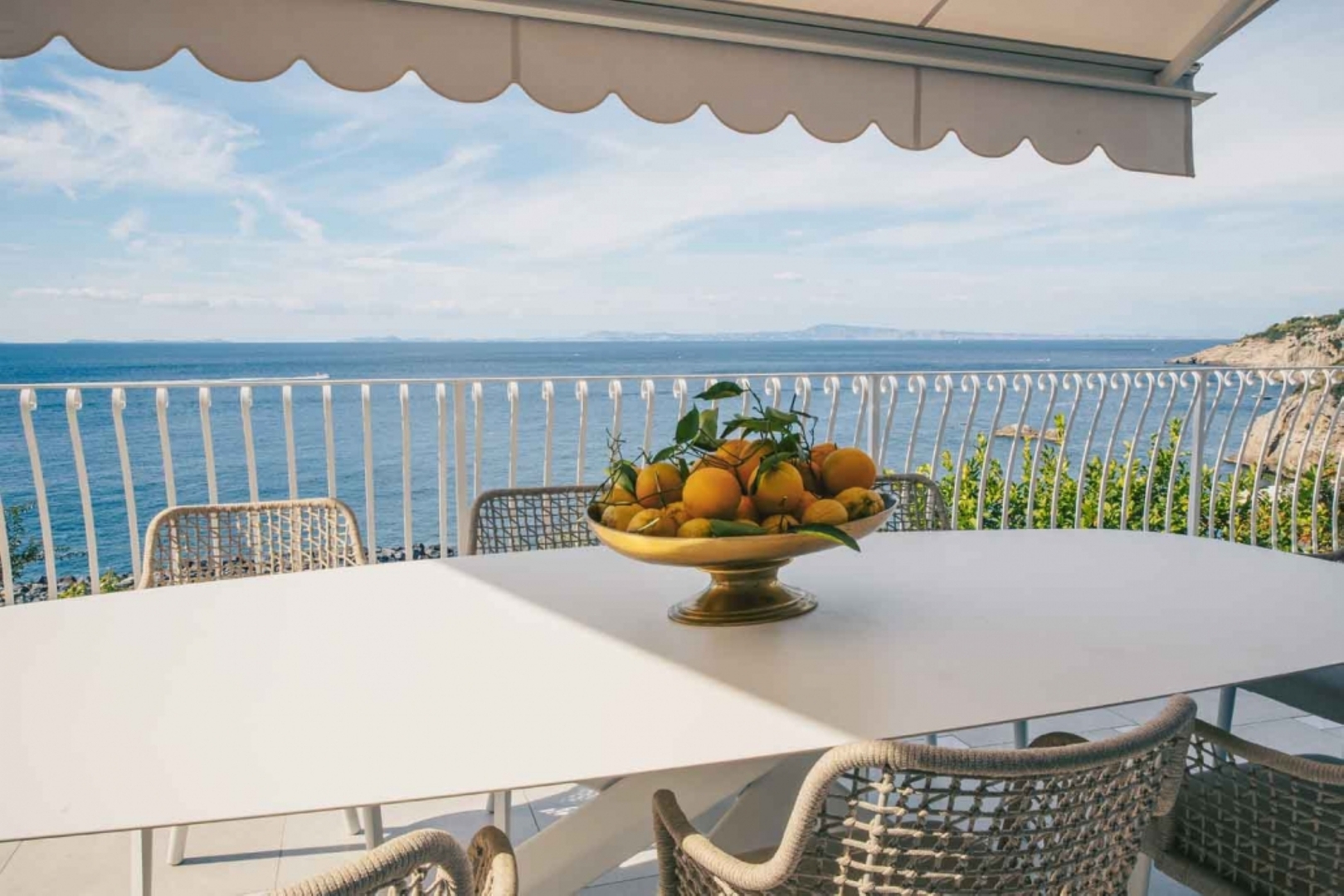 Villa Luce Di Mare, endless sea views 32 Villas in Italy