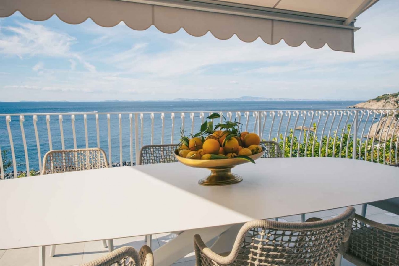 Villa Luce Di Mare, endless sea views 32 Villas in Italy