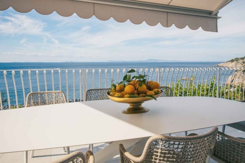 Villa Luce Di Mare, endless sea views 32 Villas in Italy