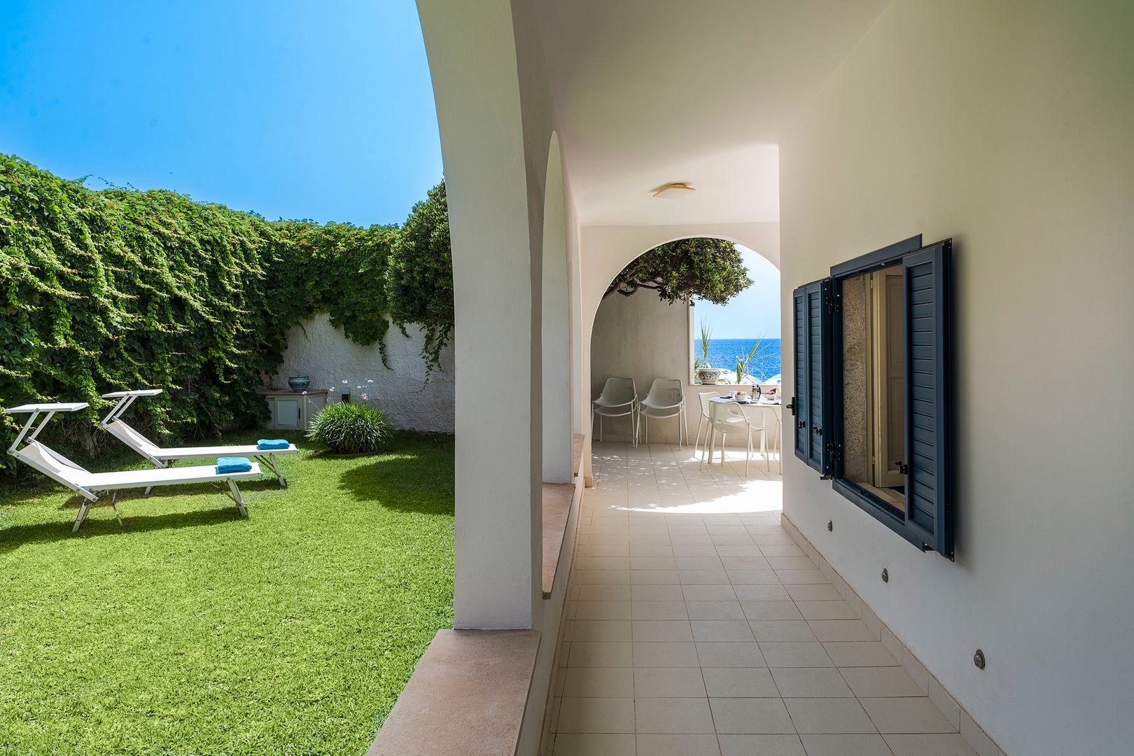 Villa Fresca - sea front villa 4 Villas in Italy