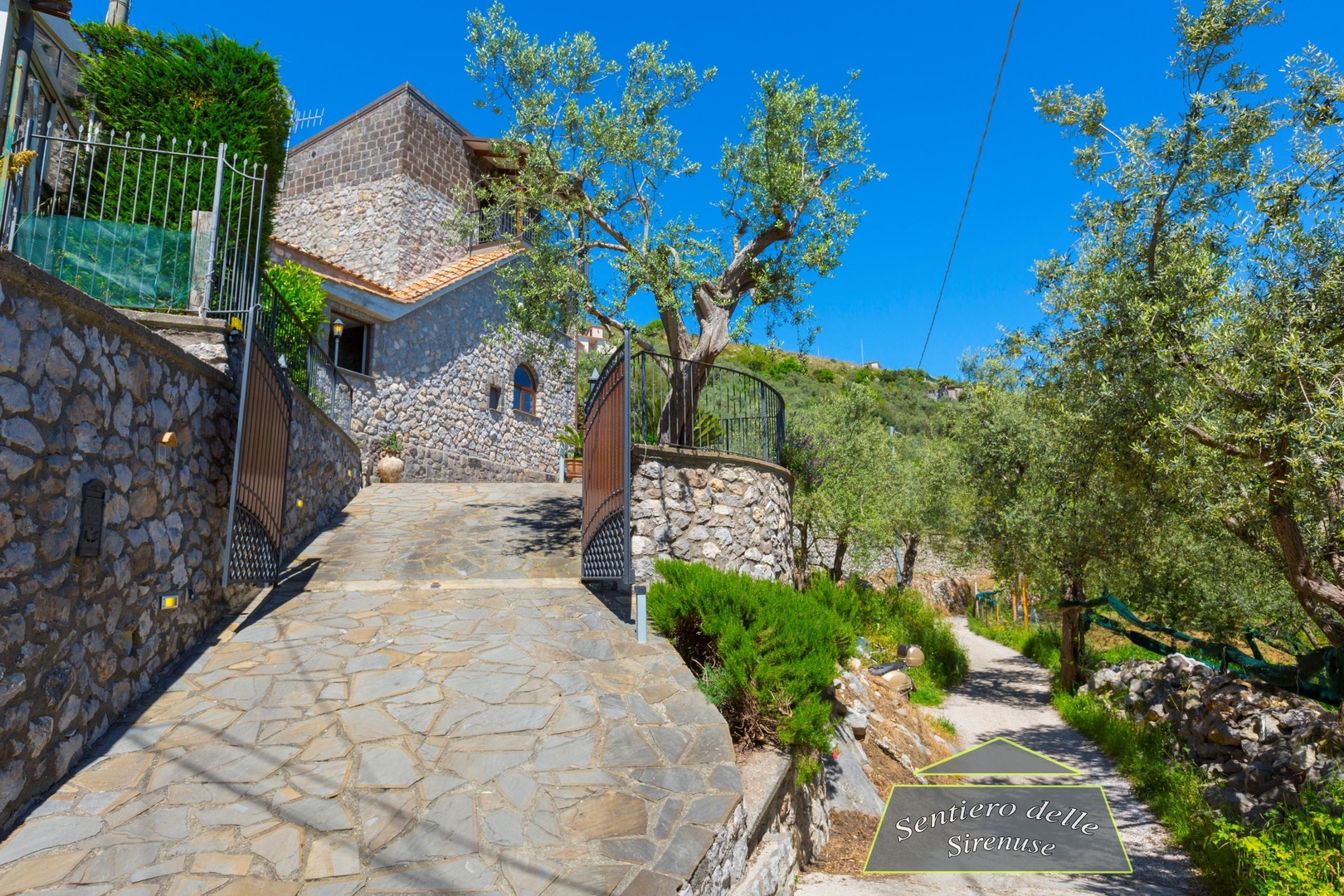 Casa dei Limoni - peaceful retreat with sea views 31 Villas in Italy