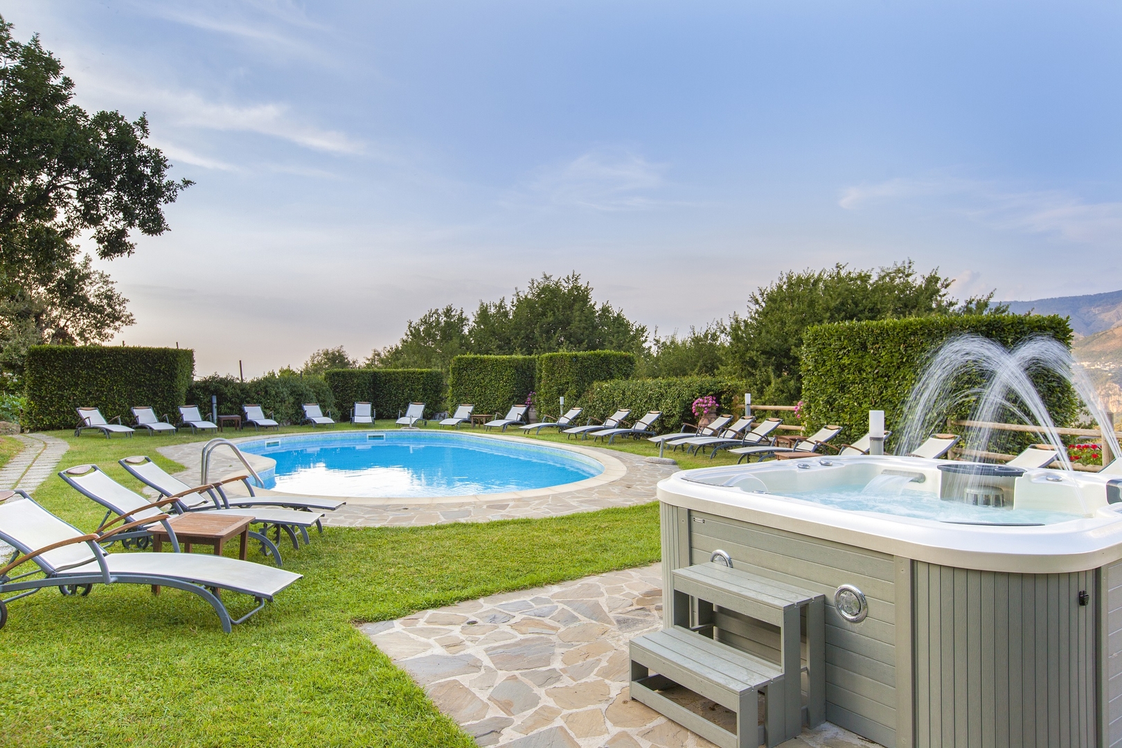 Villa Fontanella - Modern villa with pool and Jacuzzi 0 Villas in Italy