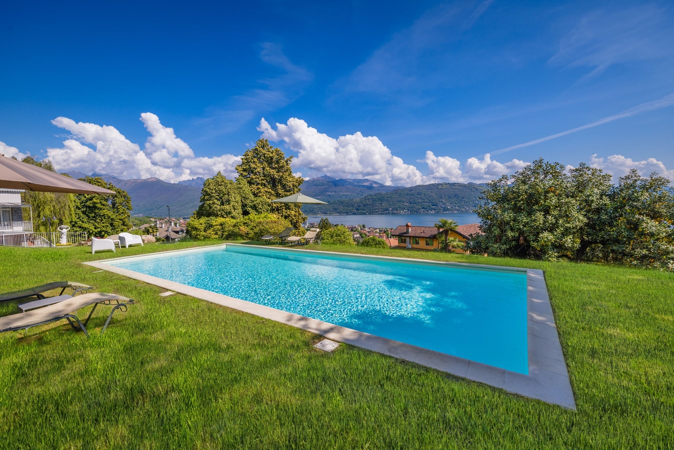 Villa Alvino, large family villa by the lake 49 The Prestige Villa Collection