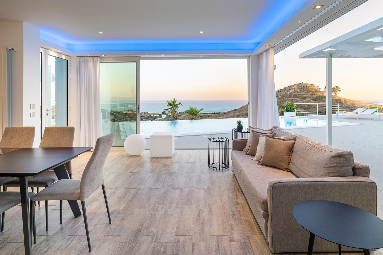 Villa Bianca - Beautiful villa with sea views 12 Villas in Italy