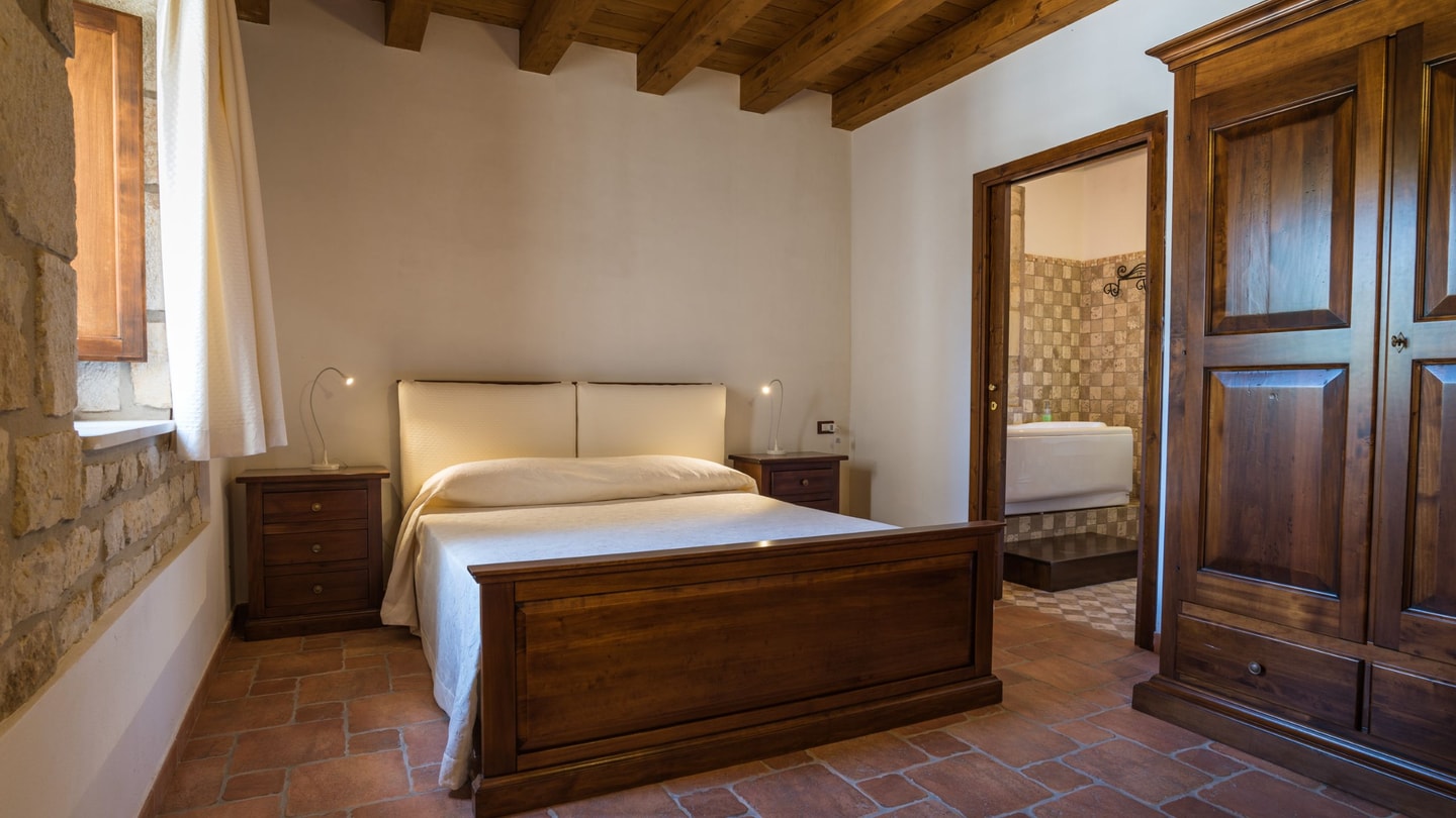 Villa Vista Serena, Traditional Estate in Rural Modica 25 Villas in Italy
