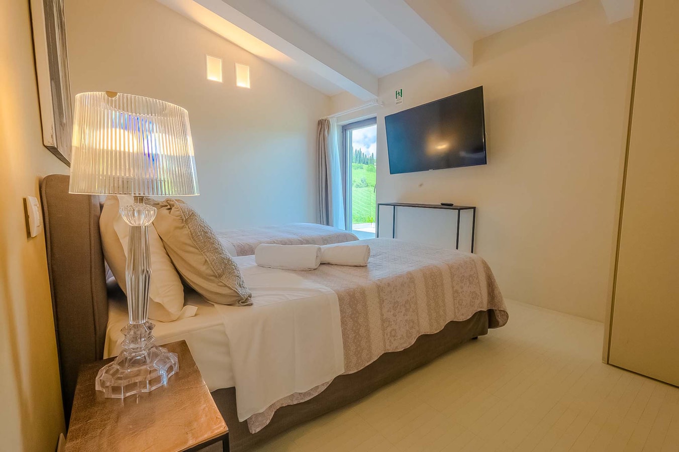 Alonza Estate - Large Countryside Estate 35 Villas in Italy