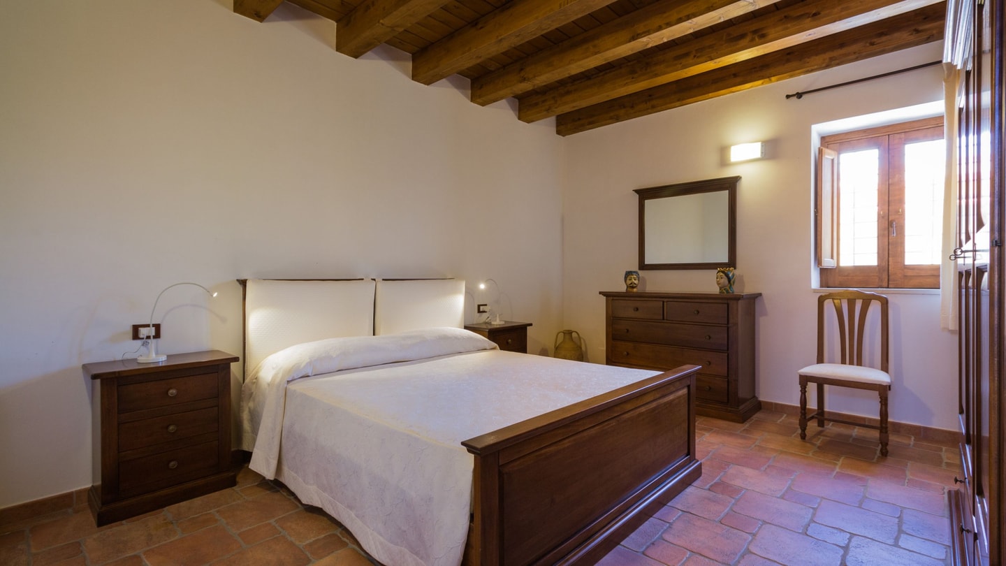 Villa Vista Serena, Traditional Estate in Rural Modica 21 Villas in Italy