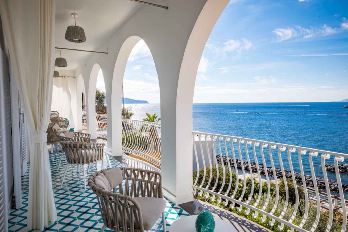 Villa Luce Di Mare, endless sea views 28 Villas in Italy