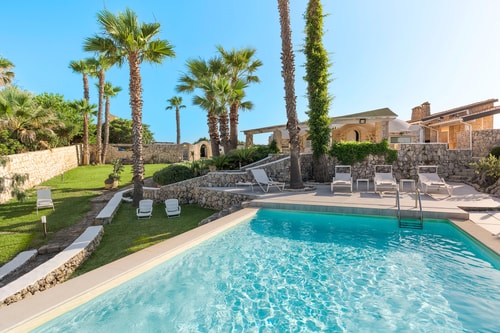 Villa Catrice - Seafront villa with private pool 37 Villas in Italy