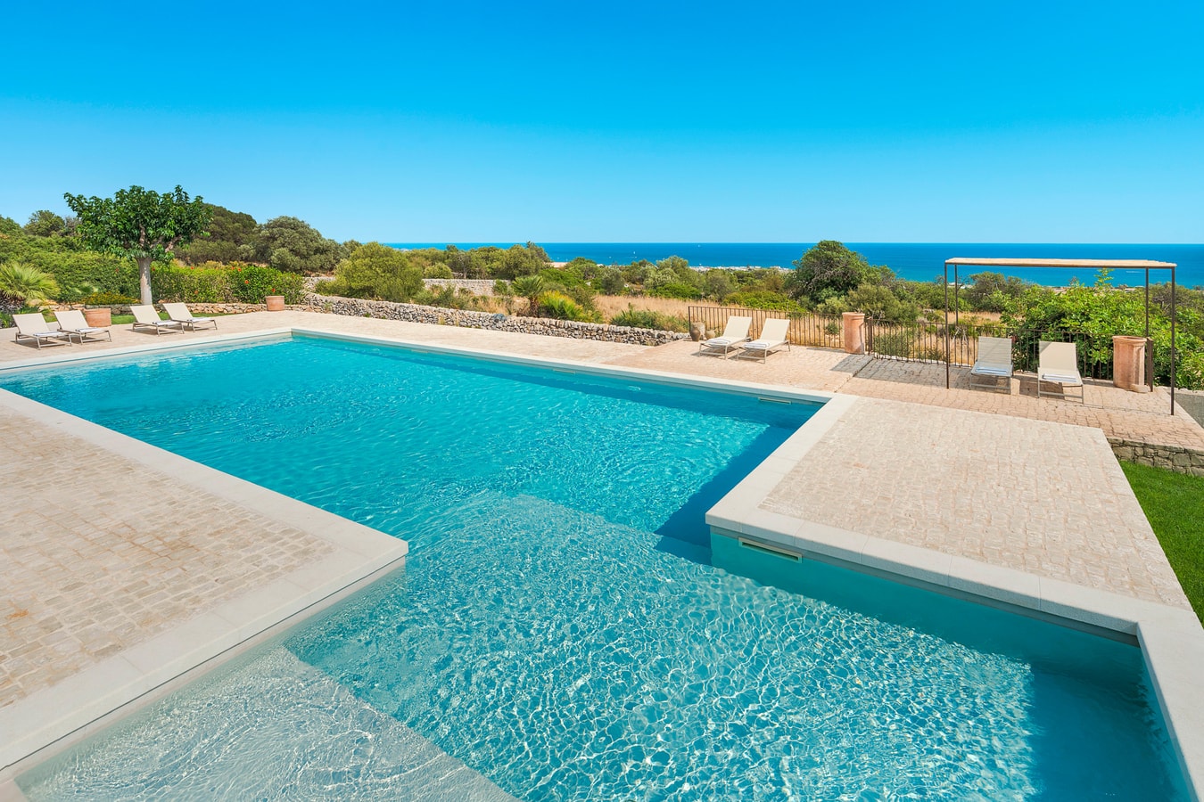 Casa Carol (Bianco) - Villa with shared pool 30 Villas in Italy
