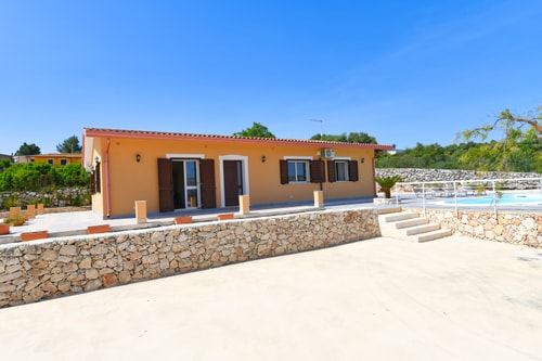 Villa Luce, close to town 43 Villas in Italy