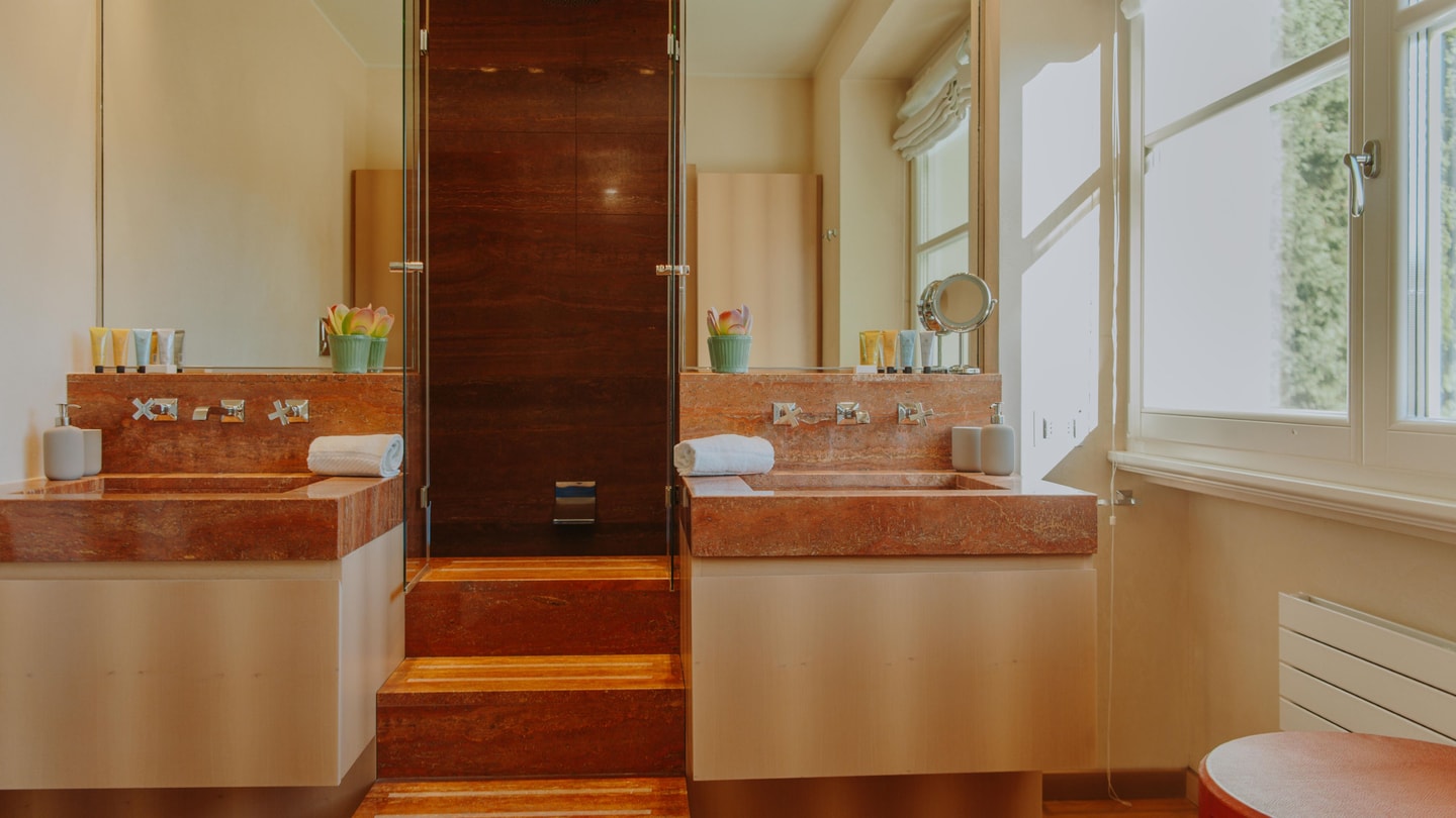 Villa Acquabella with lake views and pool 22 Villas in Italy