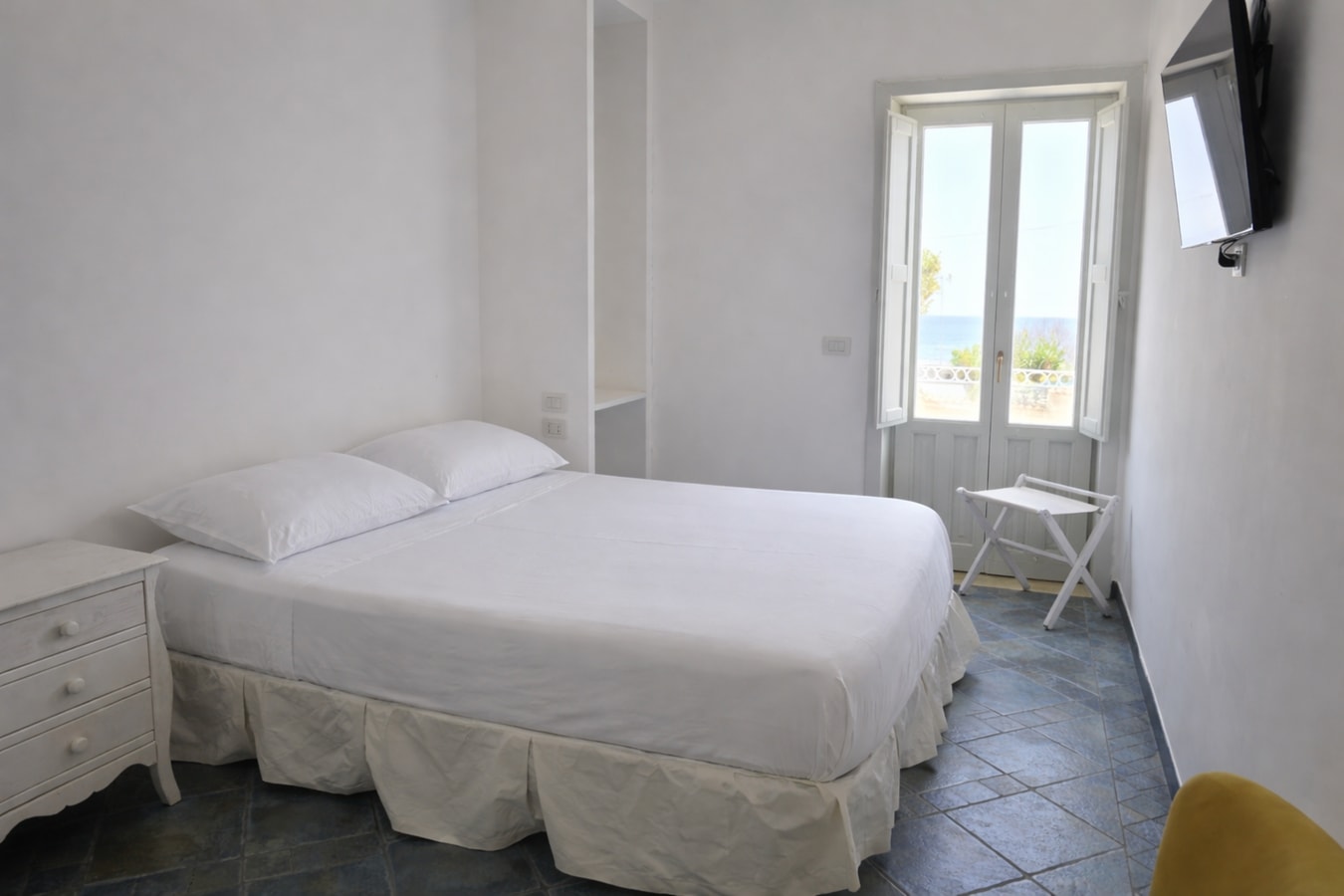 Villa Seranta, sea front villa near town 16 Villas in Italy