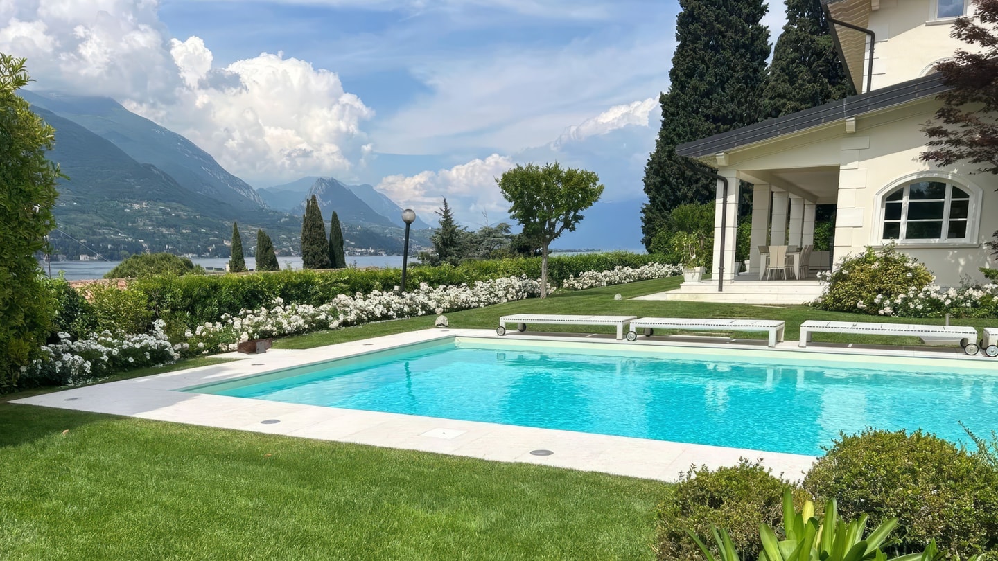 Villa Acquabella with lake views and pool 50 Villas in Italy
