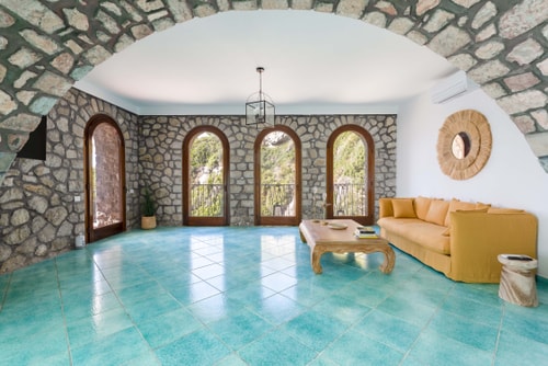 Casa Scogliera, Seafront House with Terrace 6 Villas in Italy