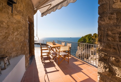 Casa Scogliera, Seafront House with Terrace 19 Villas in Italy