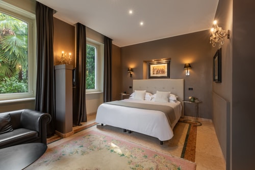 Villa Classica, Historic villa with lake views 36 Villas in Italy