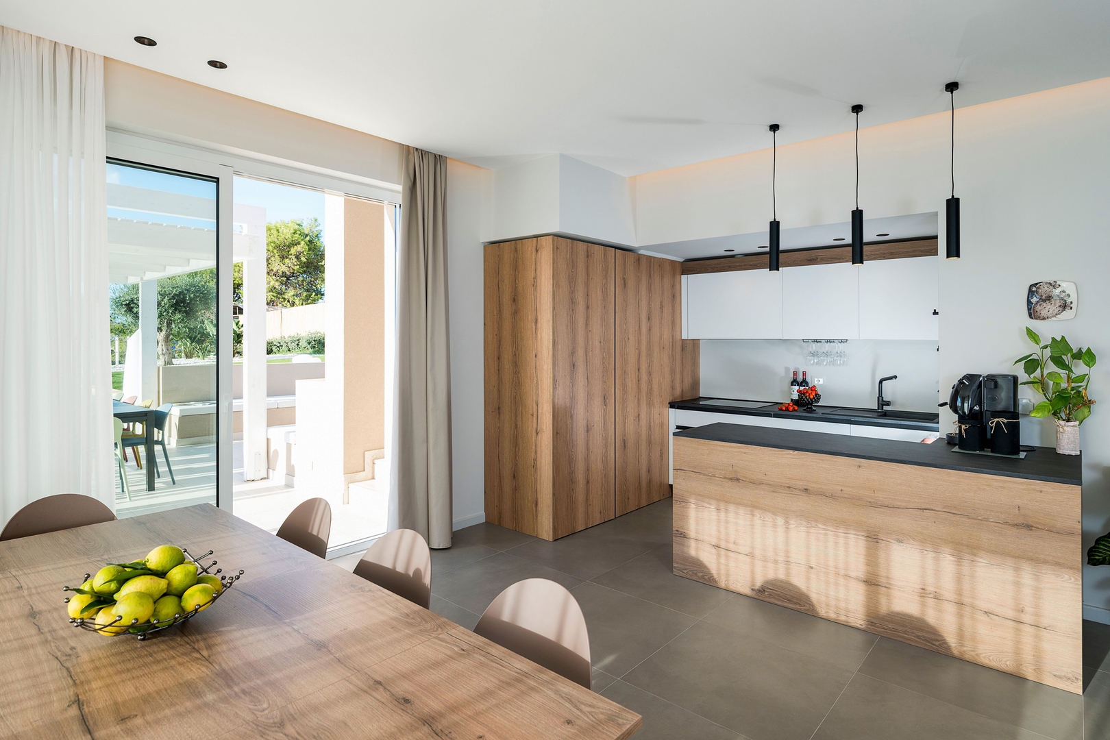 Stunning modern villa near the sea 8 Villas in Italy